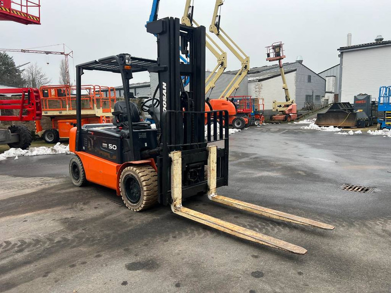 Doosan B50X5 5T 6m Triplex non-marking (1840) - Pirun elektrik: foto 5 Doosan B50X5 5T 6m Triplex non-marking (1840) - Pirun elektrik: foto 5