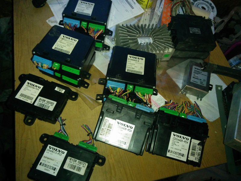Volvo 20503188-P04.3195082-2 R03 - ECU: foto 1 Volvo 20503188-P04.3195082-2 R03 - ECU: foto 1