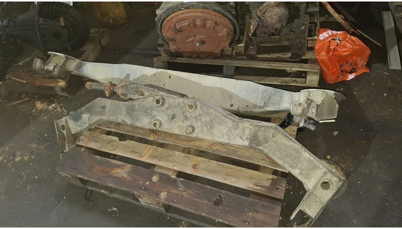 Volvo кронштейн заднего моста мерседес - Pezullimi prej çeliku: foto 4 Volvo кронштейн заднего моста мерседес - Pezullimi prej çeliku: foto 4