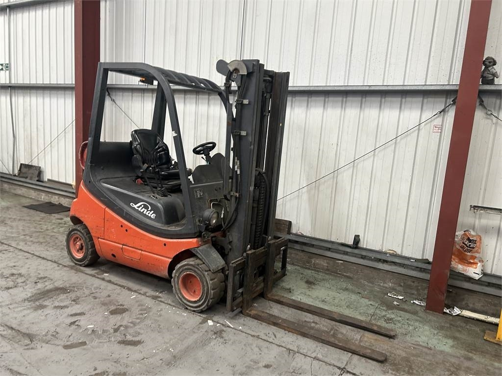 Linde H20T-03 - Pirun më gaz: foto 4 Linde H20T-03 - Pirun më gaz: foto 4
