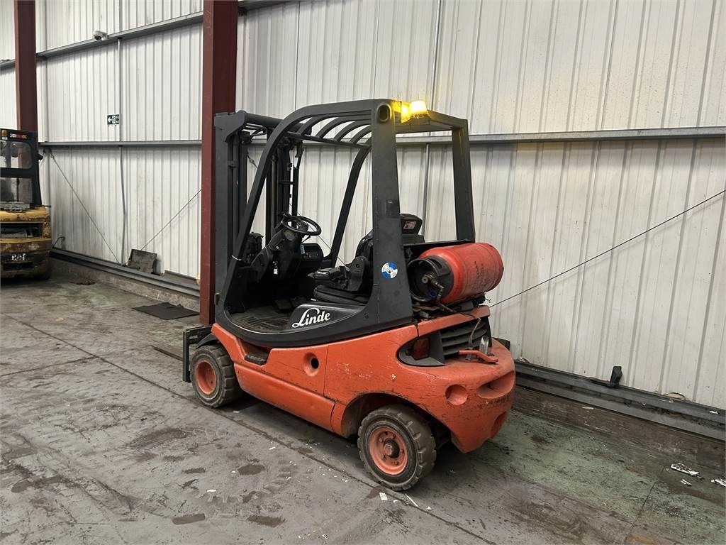 Linde H20T-03 - Pirun më gaz: foto 3 Linde H20T-03 - Pirun më gaz: foto 3