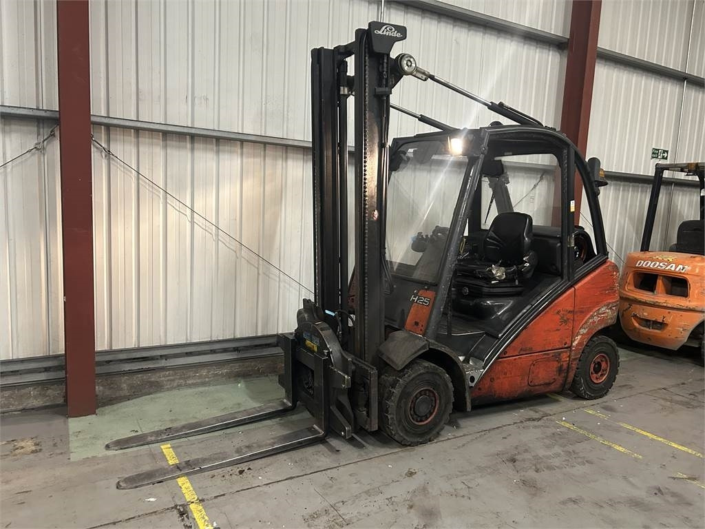Linde H25T - Pirun më gaz: foto 2 Linde H25T - Pirun më gaz: foto 2