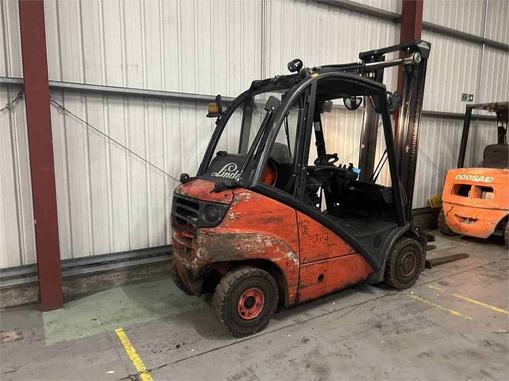 Linde H25T - Pirun më gaz: foto 3 Linde H25T - Pirun më gaz: foto 3