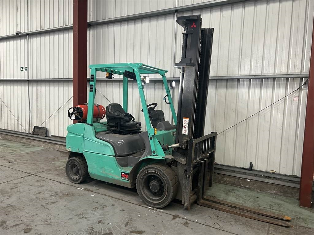 Mitsubishi FG30NT - Pirun më gaz: foto 4 Mitsubishi FG30NT - Pirun më gaz: foto 4