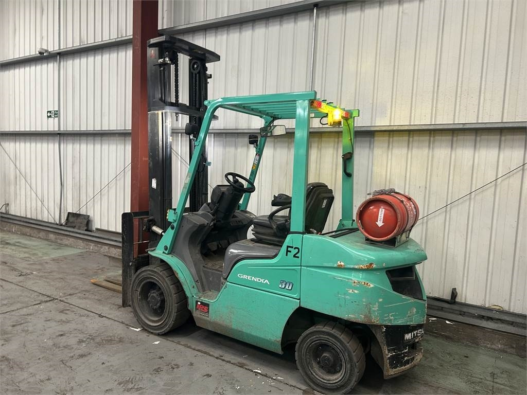 Mitsubishi FG30NT - Pirun më gaz: foto 3 Mitsubishi FG30NT - Pirun më gaz: foto 3