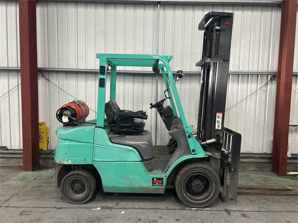 Mitsubishi FG30NT - Pirun më gaz: foto 5 Mitsubishi FG30NT - Pirun më gaz: foto 5