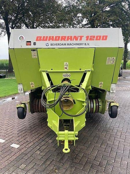 Claas Quadrant 1200 - Dengmbledhëse katrore: foto 2 Claas Quadrant 1200 - Dengmbledhëse katrore: foto 2