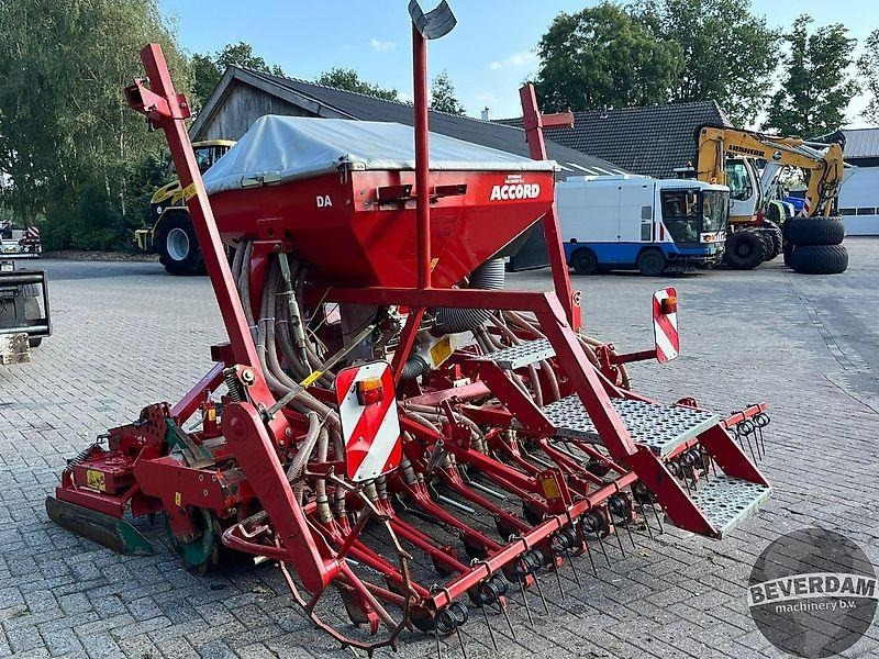 Kverneland Accord rotor kopeg - Mbjellëse në radhë: foto 3 Kverneland Accord rotor kopeg - Mbjellëse në radhë: foto 3