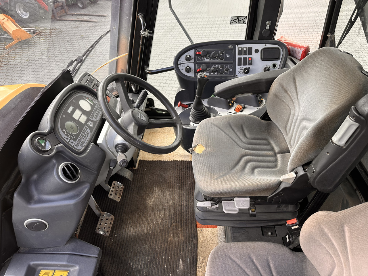 JCB FASTRAC 3230 - Traktor: foto 5 JCB FASTRAC 3230 - Traktor: foto 5