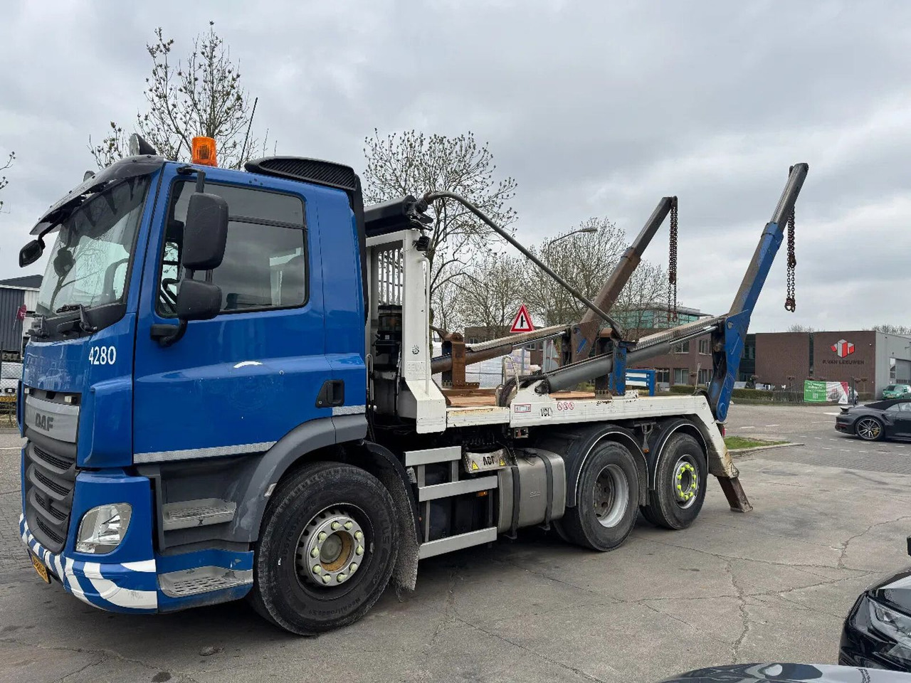DAF CF 400 6X2 - EURO 6 + VDL P-18 + REMOTE + LIFT A - Kamion vetëshkarkues: foto 1 DAF CF 400 6X2 - EURO 6 + VDL P-18 + REMOTE + LIFT A - Kamion vetëshkarkues: foto 1