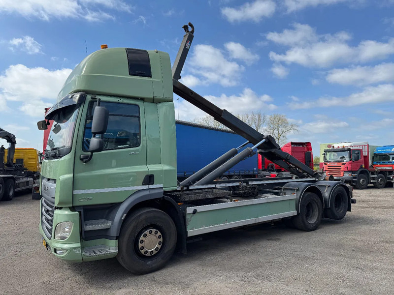 DAF CF 450 6X2 EURO 6 VDL 21T HOOK LIFTING AXLE - Kamion vetëngarkues: foto 1 DAF CF 450 6X2 EURO 6 VDL 21T HOOK LIFTING AXLE - Kamion vetëngarkues: foto 1