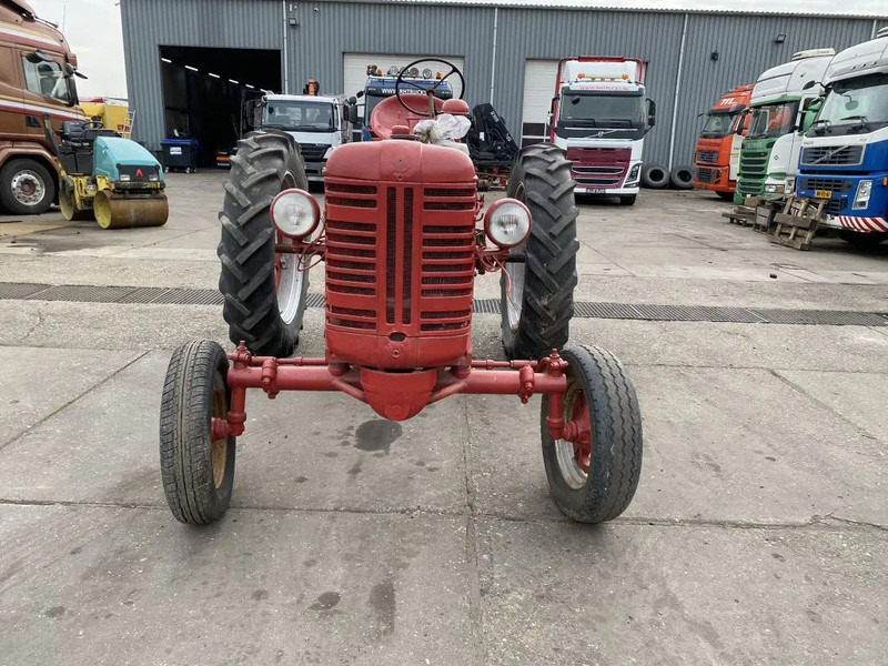 Farmall SUPER F.C. SUPER F.C. TRAKTOR - Traktor: foto 2 Farmall SUPER F.C. SUPER F.C. TRAKTOR - Traktor: foto 2