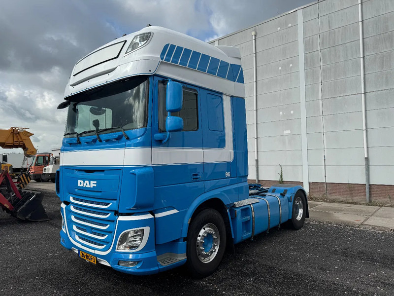 DAF XF 440 4X2 EURO 6 ADR - Gjysmë-kamion: foto 1 DAF XF 440 4X2 EURO 6 ADR - Gjysmë-kamion: foto 1