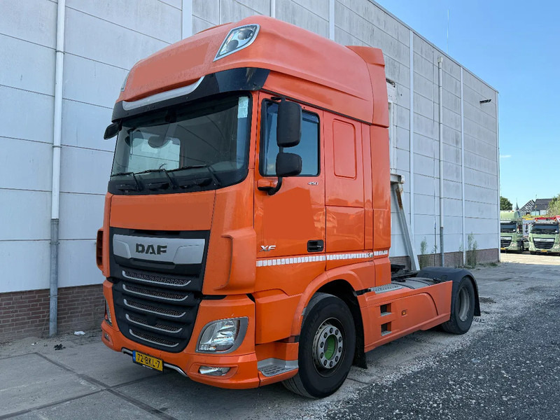 DAF XF 450 4X2 EURO 6 SKIRTS STANDKLIMA - Gjysmë-kamion: foto 2 DAF XF 450 4X2 EURO 6 SKIRTS STANDKLIMA - Gjysmë-kamion: foto 2