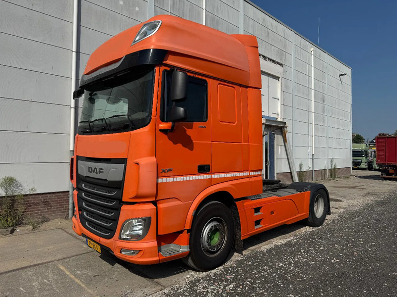 DAF XF 450 4X2 EURO 6 SKIRTS STANDKLIMA - Gjysmë-kamion: foto 2 DAF XF 450 4X2 EURO 6 SKIRTS STANDKLIMA - Gjysmë-kamion: foto 2