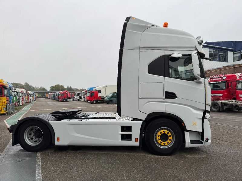 Iveco S-WAY 460 4X2 EURO 6 SKIRTS DOUBLE TANK - Gjysmë-kamion: foto 4 Iveco S-WAY 460 4X2 EURO 6 SKIRTS DOUBLE TANK - Gjysmë-kamion: foto 4