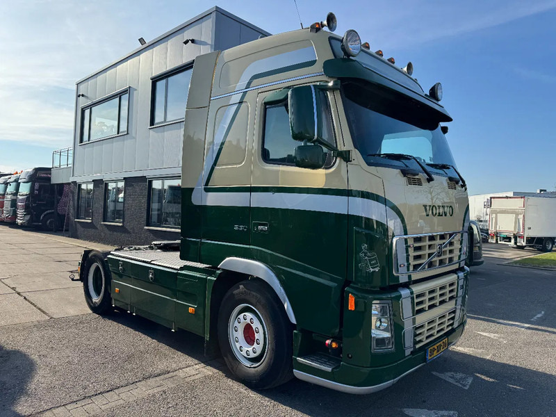 Volvo FH 16.550 4X2 - EURO 3 + FULL SPOILER + MANUAL GEAR - Gjysmë-kamion: foto 3 Volvo FH 16.550 4X2 - EURO 3 + FULL SPOILER + MANUAL GEAR - Gjysmë-kamion: foto 3