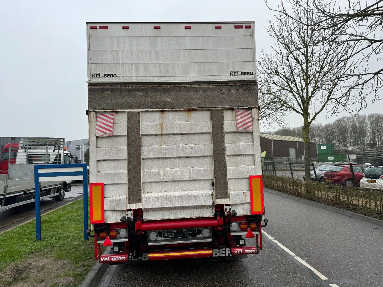Kel-Berg TKA 24 - 3 AXLE BPW + ZEPRO LIFT - Rimorkio me vagonetë të mbyllur: foto 4 Kel-Berg TKA 24 - 3 AXLE BPW + ZEPRO LIFT - Rimorkio me vagonetë të mbyllur: foto 4