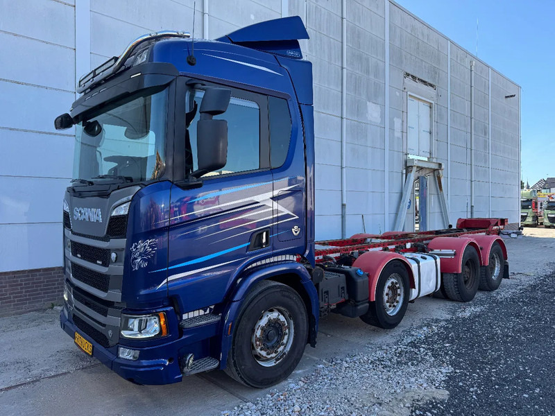 Scania R730 V8 8X4 EURO 6 HUB REDUCTION RETARDER - Kamion kabinë-shasi: foto 1 Scania R730 V8 8X4 EURO 6 HUB REDUCTION RETARDER - Kamion kabinë-shasi: foto 1