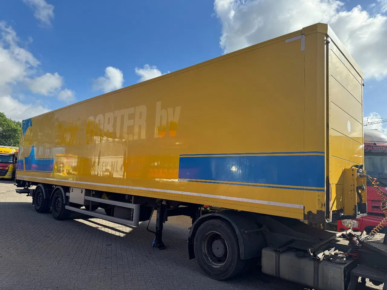 System Trailer TFSH 18 TRPLY - 2 AXLE SAF + STEE - Gjysmë rimorkio me vagonetë të mbyllur: foto 1 System Trailer TFSH 18 TRPLY - 2 AXLE SAF + STEE - Gjysmë rimorkio me vagonetë të mbyllur: foto 1