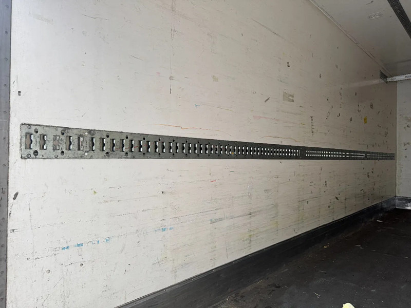 Lizingu i Volvo FE 280 6X2 EURO 6 DHOLLANDIA 2500 KG THERMO KING COOL UNIT Volvo FE 280 6X2 EURO 6 DHOLLANDIA 2500 KG THERMO KING COOL UNIT: foto 10