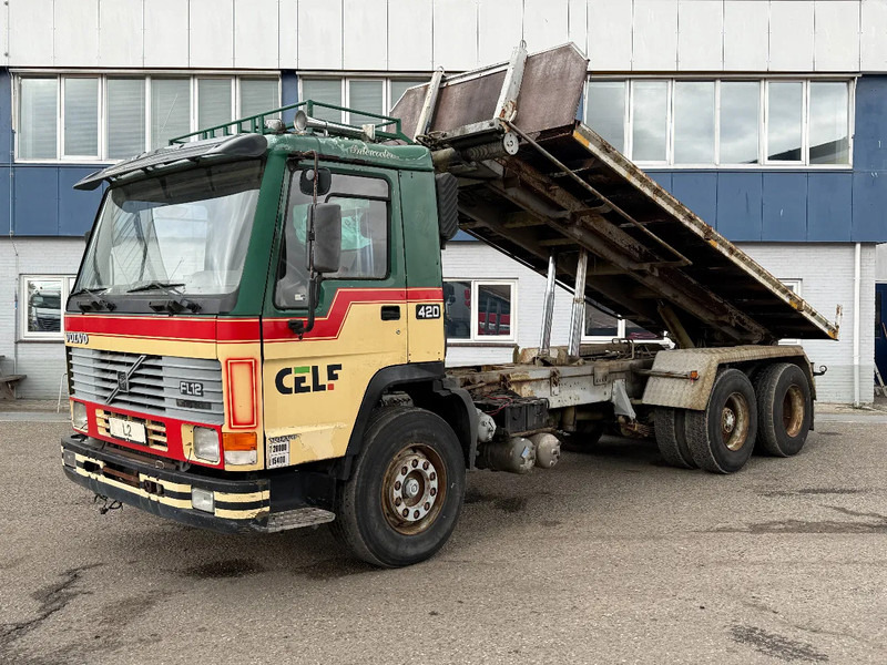 Volvo FL 12.420 6X2 MANUAL GEAR / FULL STEEL SUSP. / 10 TYRES / HUB REDUCT. + CABLELIFT TIPPER + CONTAINER FLATBED - Kamion me sistem kabllor: foto 1 Volvo FL 12.420 6X2 MANUAL GEAR / FULL STEEL SUSP. / 10 TYRES / HUB REDUCT. + CABLELIFT TIPPER + CONTAINER FLATBED - Kamion me sistem kabllor: foto 1