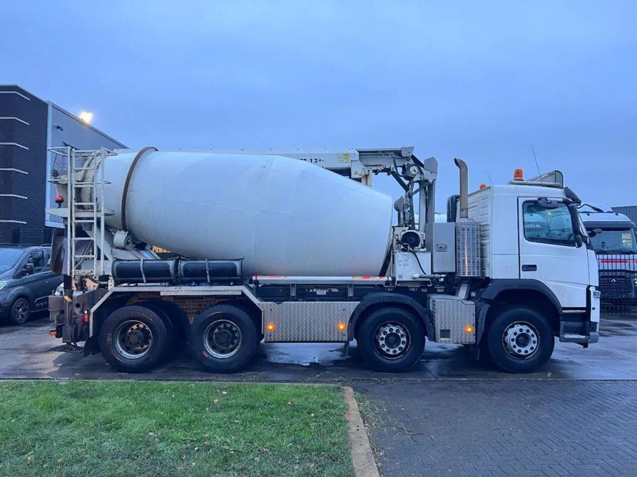 Volvo FM 410 8X4 - 3 UNITS! + MIXER 9m3 + LIEBHERR CON Volvo FM 410 8X4 - 3 UNITS! + MIXER 9m3 + LIEBHERR CON - Autobetoniere: foto 2 Volvo FM 410 8X4 - 3 UNITS! + MIXER 9m3 + LIEBHERR CON Volvo FM 410 8X4 - 3 UNITS! + MIXER 9m3 + LIEBHERR CON - Autobetoniere: foto 2