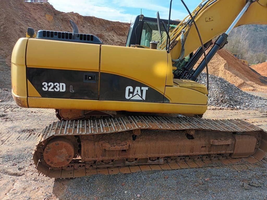 CAT 323 DL - Ekskavator me zinxhirë: foto 2 CAT 323 DL - Ekskavator me zinxhirë: foto 2