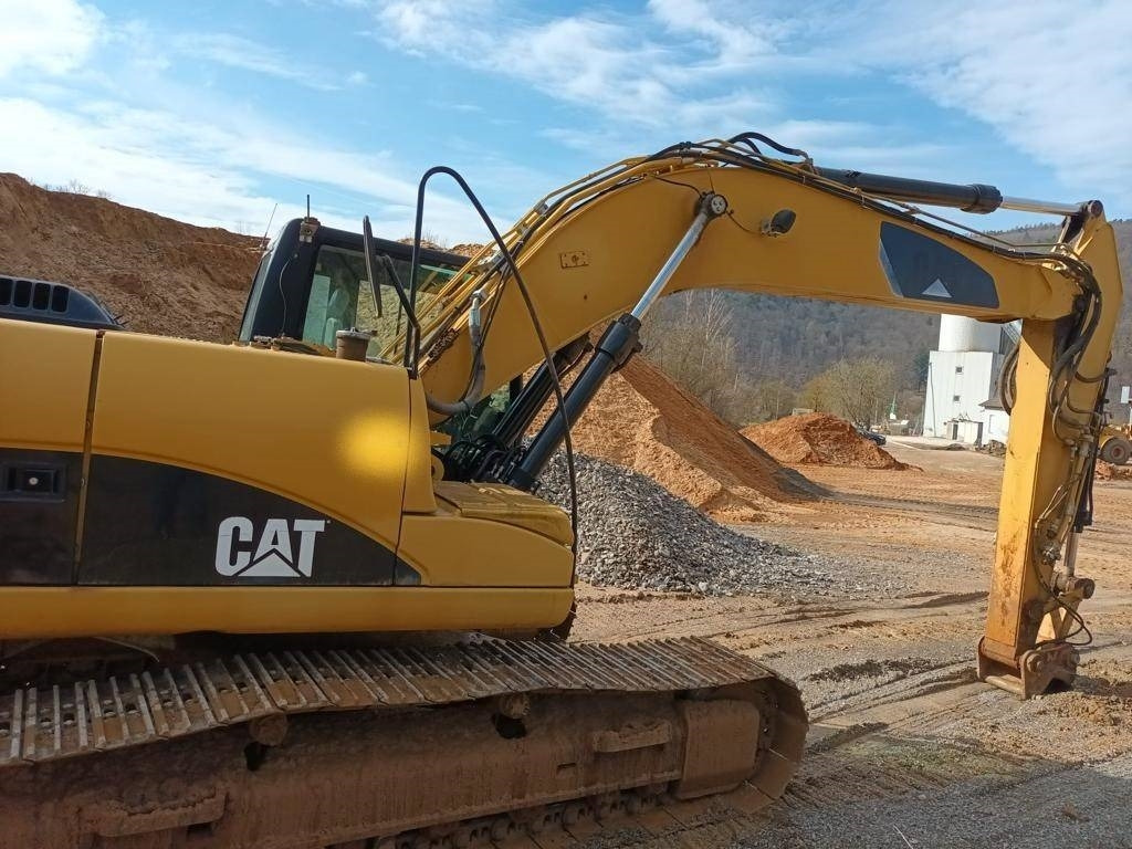 CAT 323 DL - Ekskavator me zinxhirë: foto 3 CAT 323 DL - Ekskavator me zinxhirë: foto 3