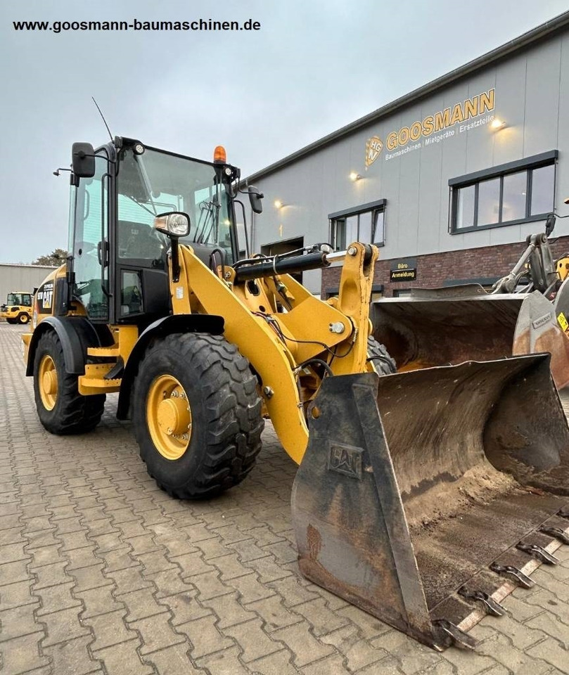 CAT 907 M - Fadrom me goma: foto 1 CAT 907 M - Fadrom me goma: foto 1