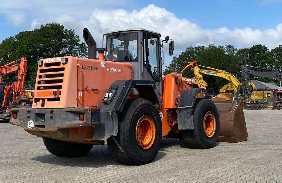 Hitachi LX 210 E - Fadrom me goma: foto 3 Hitachi LX 210 E - Fadrom me goma: foto 3