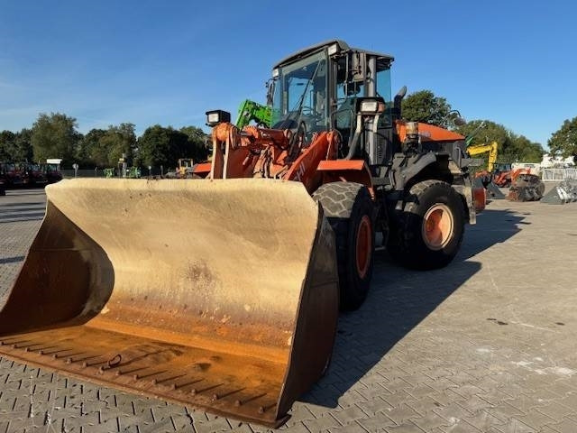 Hitachi ZW 180 - Fadrom me goma: foto 2 Hitachi ZW 180 - Fadrom me goma: foto 2