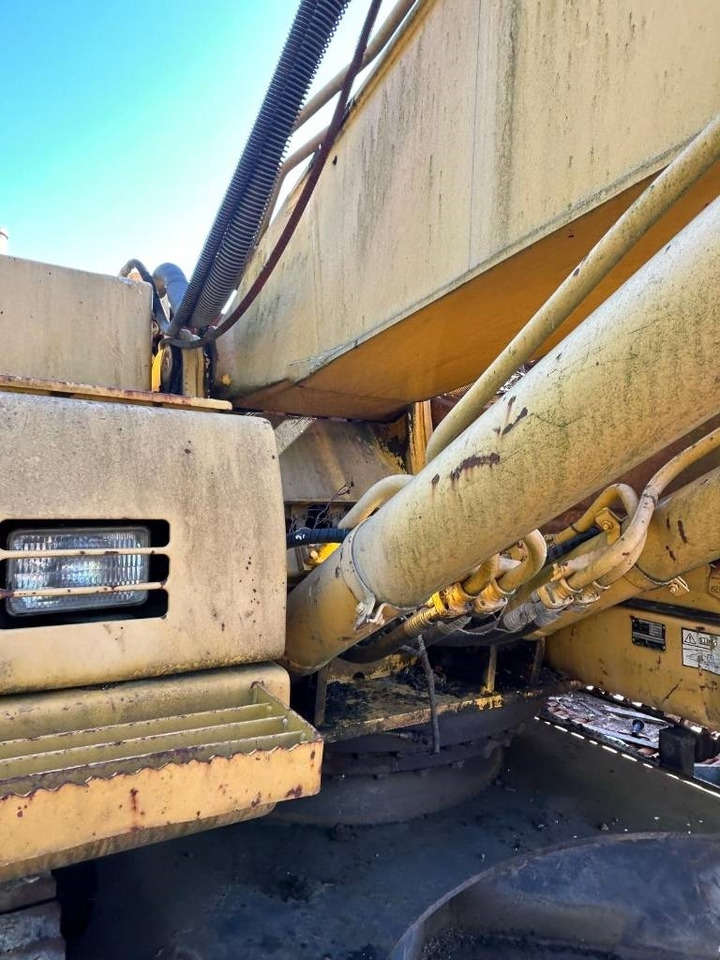 Komatsu PC 210 LC-8 - Ekskavator me zinxhirë: foto 3 Komatsu PC 210 LC-8 - Ekskavator me zinxhirë: foto 3