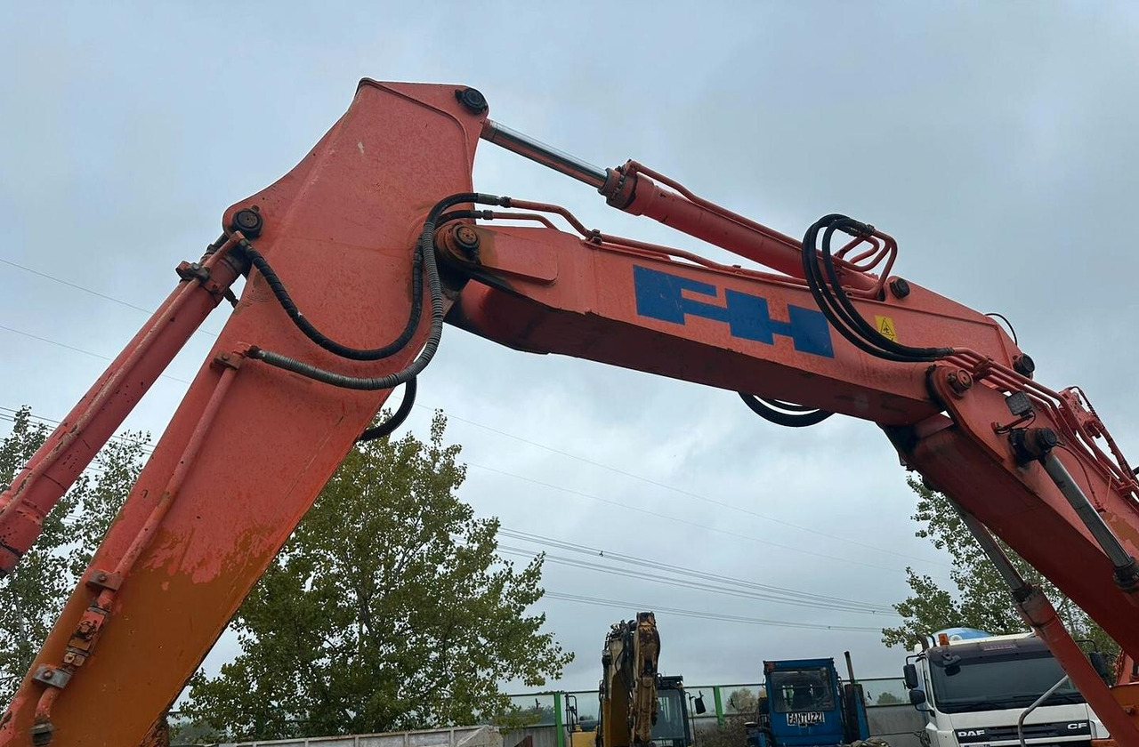 Escavatore cingolato Fiat-Hitachi ex 215 - Ekskavator me zinxhirë: foto 3 Escavatore cingolato Fiat-Hitachi ex 215 - Ekskavator me zinxhirë: foto 3