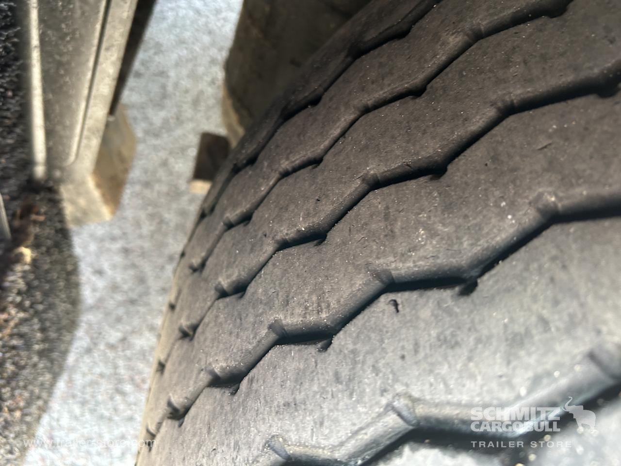 SCHMITZ Curtainsider Standard - Gjysmë rimorkio me tendë: foto 4 SCHMITZ Curtainsider Standard - Gjysmë rimorkio me tendë: foto 4