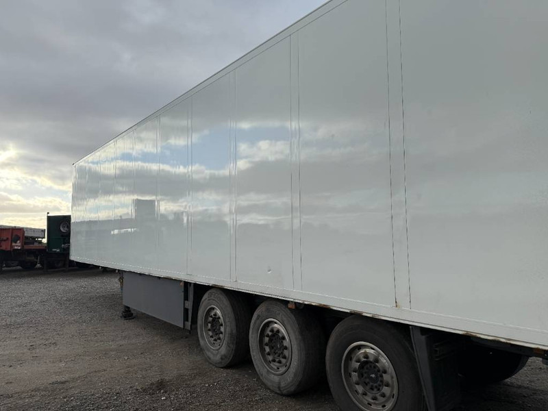 Schmitz Cargobull 3-axle 66pl. Vector1950MT Multitemp/Doppelkammer - Gjysmë rimorkio frigorifer: foto 5 Schmitz Cargobull 3-axle 66pl. Vector1950MT Multitemp/Doppelkammer - Gjysmë rimorkio frigorifer: foto 5