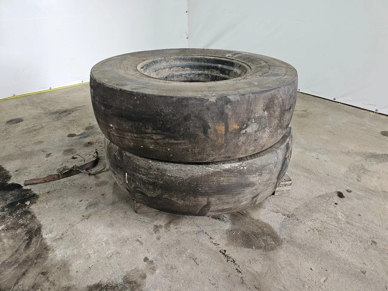 Firestone 16.9-30 - Gomë për Kamioni: foto 1 Firestone 16.9-30 - Gomë për Kamioni: foto 1