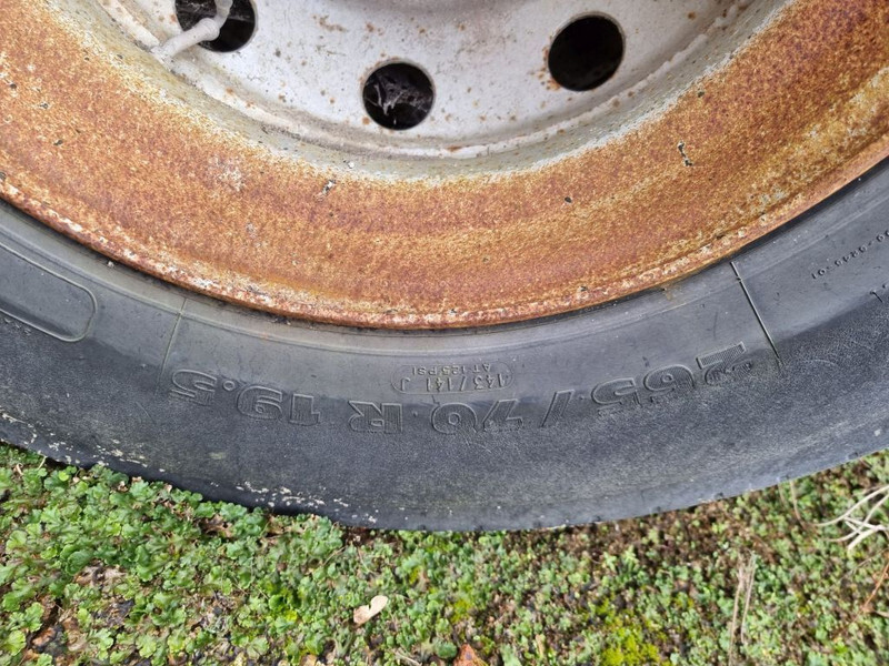 Giant 19.5 Inch - 10 Bolts - Bosht dhe pjesë këmbimi për Kamioni: foto 2 Giant 19.5 Inch - 10 Bolts - Bosht dhe pjesë këmbimi për Kamioni: foto 2