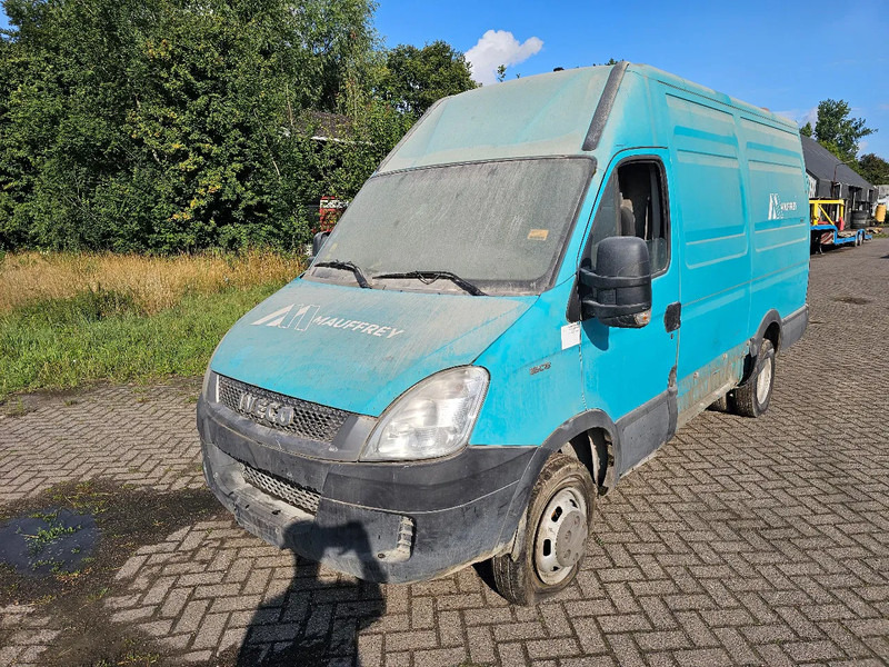 Iveco Daily 35C15V Daily 35C15V - Veturë: foto 1 Iveco Daily 35C15V Daily 35C15V - Veturë: foto 1