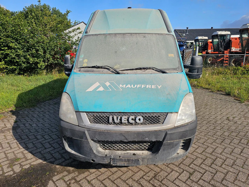 Iveco Daily 35C15V Daily 35C15V - Veturë: foto 2 Iveco Daily 35C15V Daily 35C15V - Veturë: foto 2