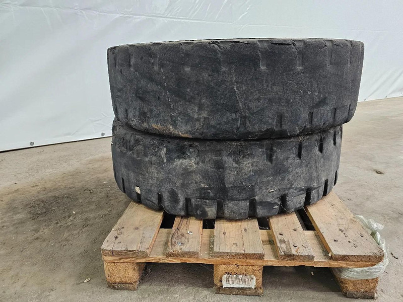 Michelin FULL RUBBER - Gomë: foto 3 Michelin FULL RUBBER - Gomë: foto 3