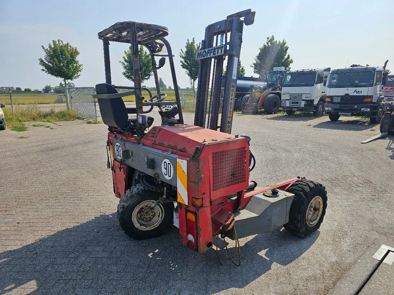 Moffett M4 20.3 RE4-45-1350-1000 - Pirun ngritës: foto 5 Moffett M4 20.3 RE4-45-1350-1000 - Pirun ngritës: foto 5