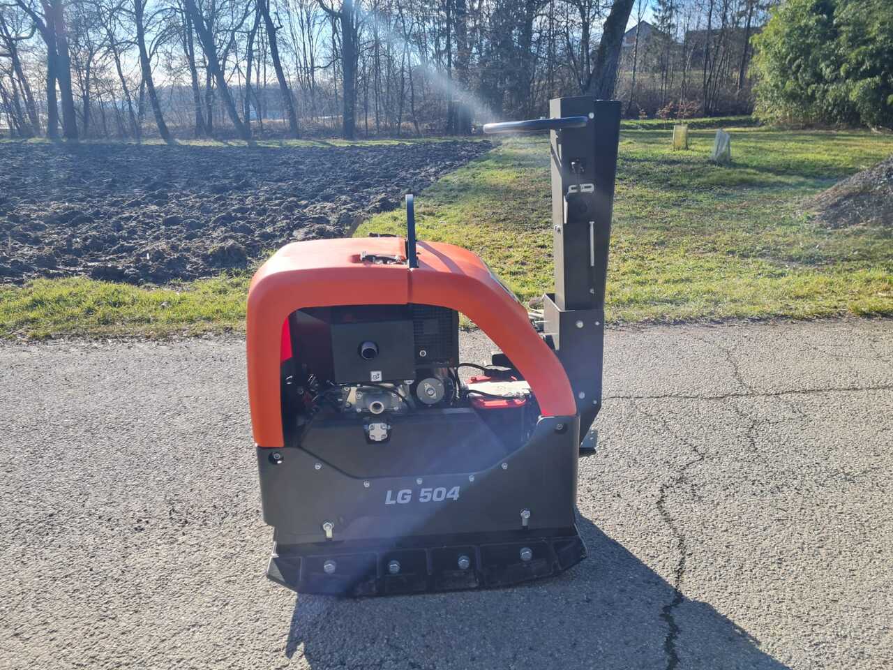 Husqvarna LG 504 - Pllakë vibratori: foto 2 Husqvarna LG 504 - Pllakë vibratori: foto 2