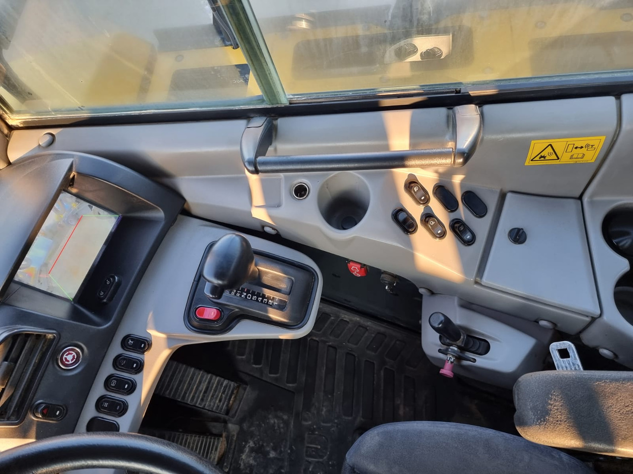 Shkarkues i palëvizshëm KOMATSU HM 300-5EO: foto 18