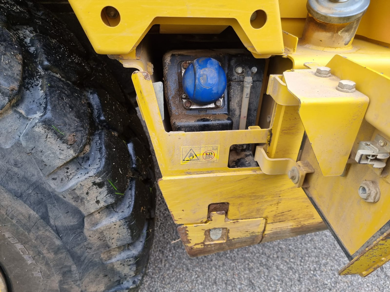Shkarkues i palëvizshëm KOMATSU HM 300-5EO: foto 12
