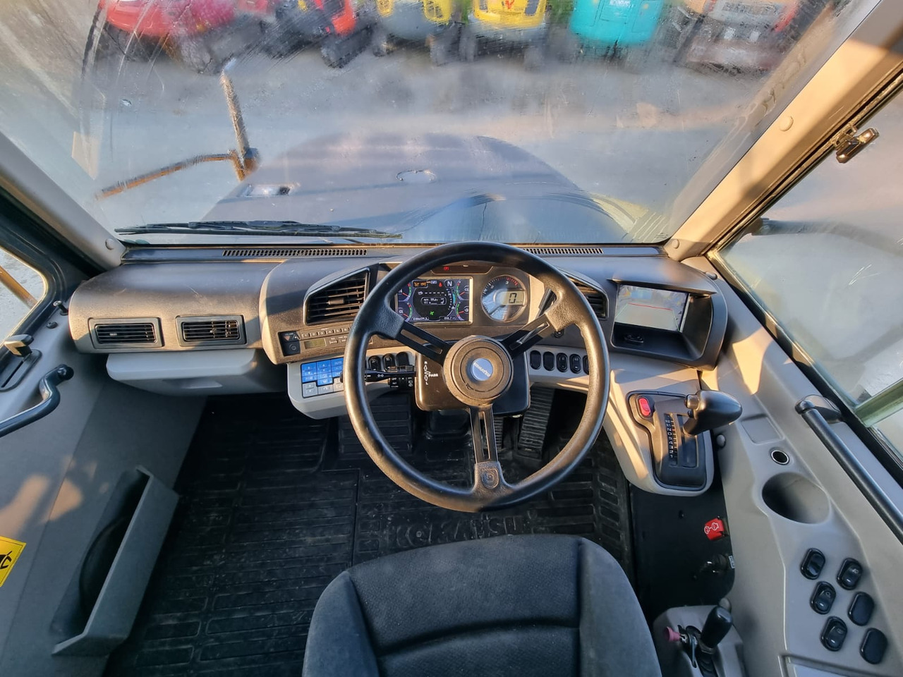 Shkarkues i palëvizshëm KOMATSU HM 300-5EO: foto 17