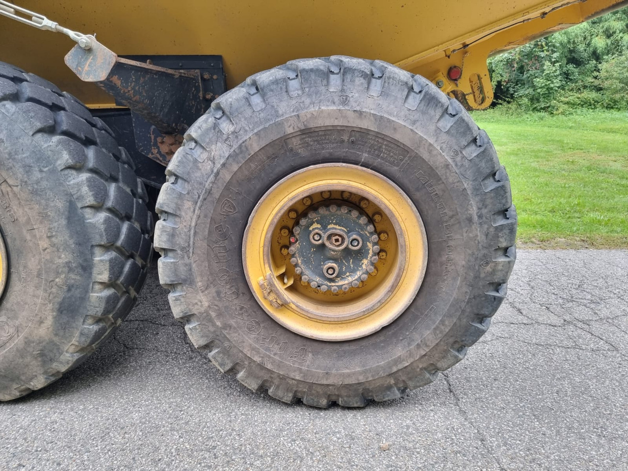 Shkarkues i palëvizshëm KOMATSU HM 300-5EO: foto 10