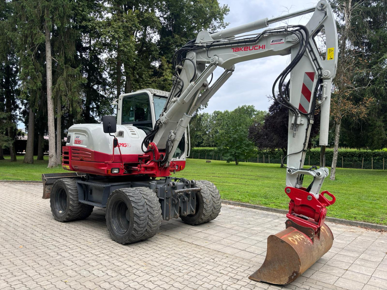 TAKEUCHI TB 295 W - Ekskavator me goma: foto 4 TAKEUCHI TB 295 W - Ekskavator me goma: foto 4