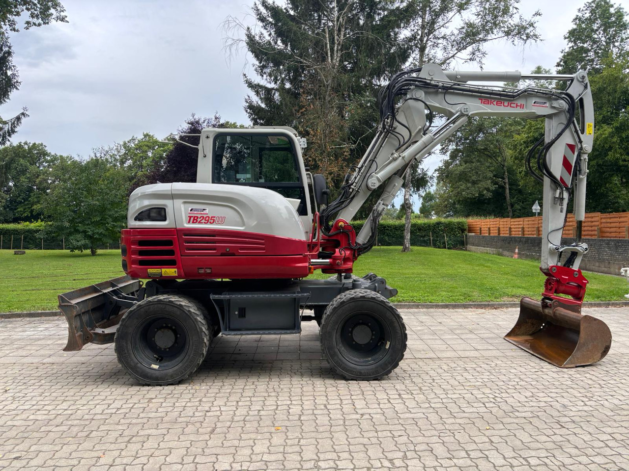 TAKEUCHI TB 295 W - Ekskavator me goma: foto 2 TAKEUCHI TB 295 W - Ekskavator me goma: foto 2