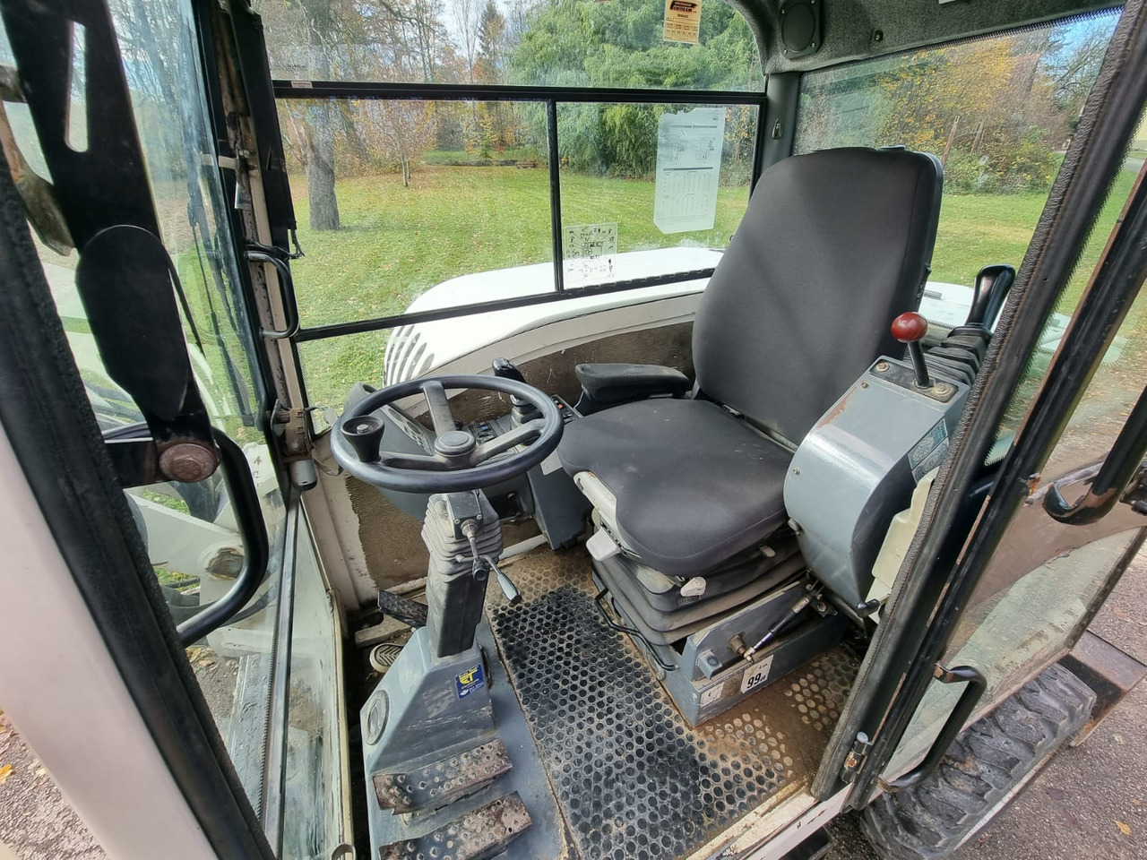 Ekskavator me goma TEREX TW 85: foto 16